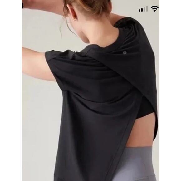 NWT Athleta Essence Away From Body Tee-Black-Size Small Open Back or Twist Lulu - Picture 2 of 7